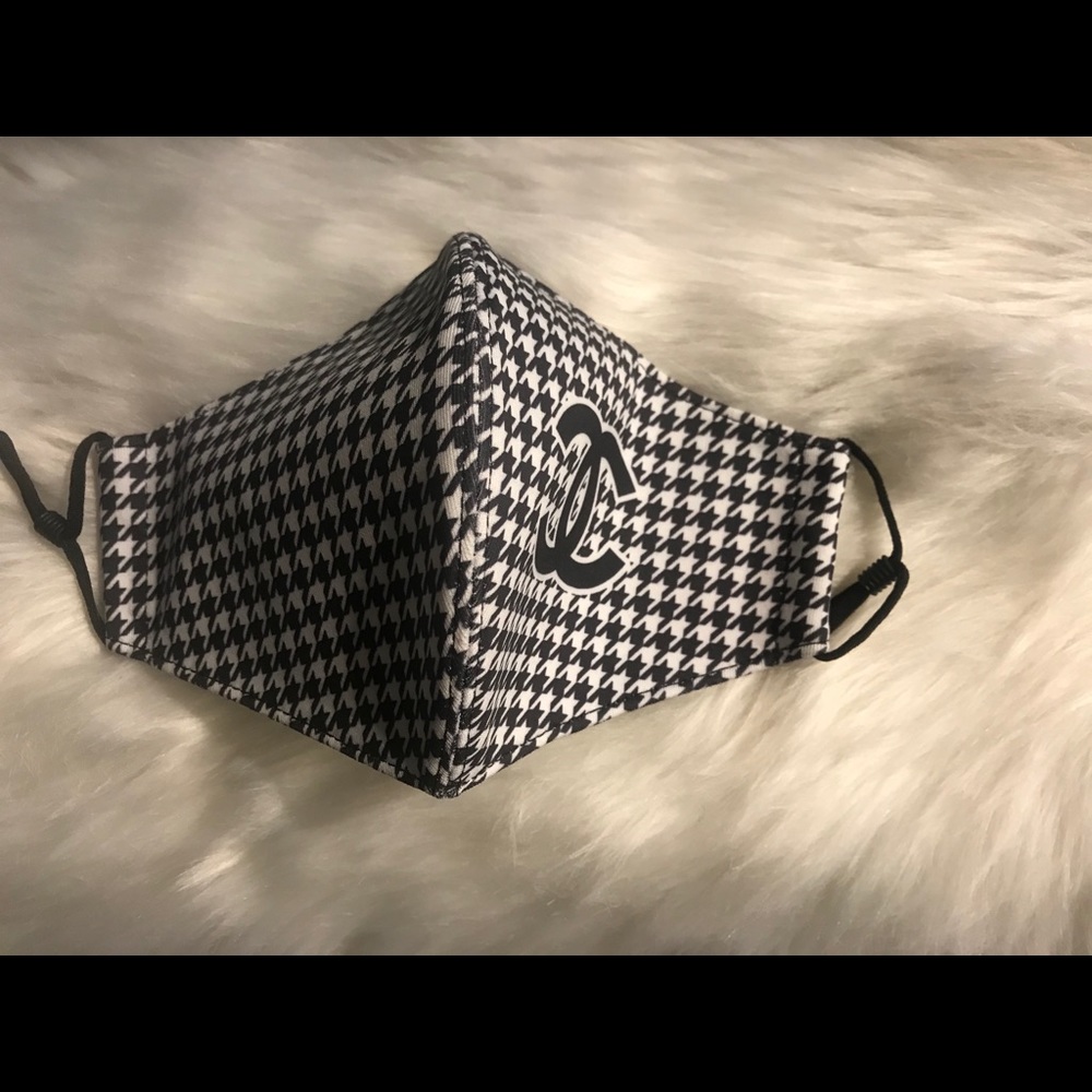 Adjustable Face Mask.